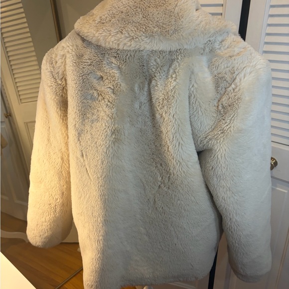 Eaves | Oversized Plush Cream Teddy Jacket - Women's Faux Fur Coat - Picture 3 of 16